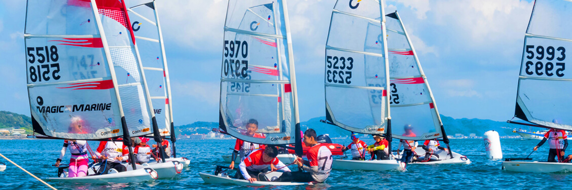 湘南・江ノ島でオーストラリアと日本のジュニアセーラー同士の国際交流レース「オープンビック江の島ジュニアセーラーカップ2013」