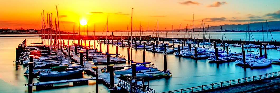 大阪北港にある都市型マリーナ複合施設「大阪北港マリーナHULL」